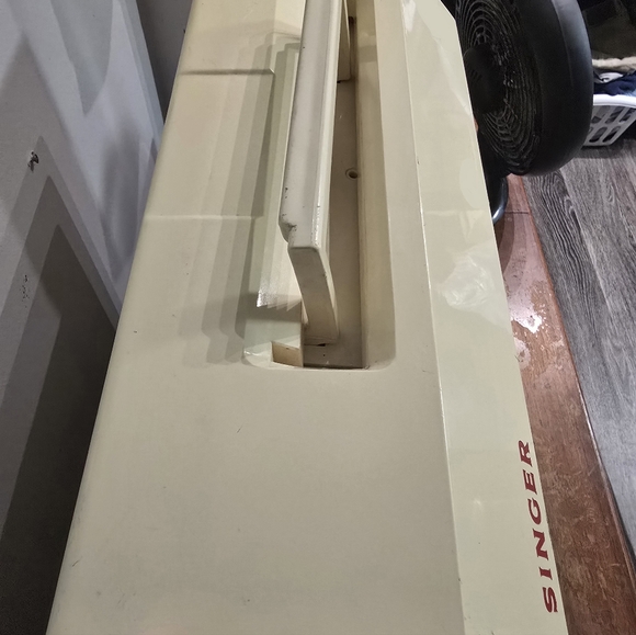 Vintage Singer 6233 Sewing Machine w/ Case, REFURBISHED and RESTORED - Picture 7 of 8